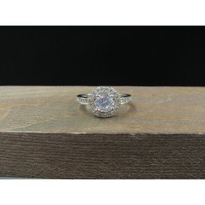 Size 5.5 Silver Tone Halo Design Round CZ Gem Band Ring Vintage Statement